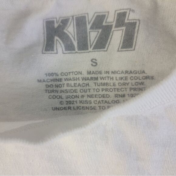 KISS Alive In ‘77 Retro Band T-shirt Men’s Size Small White Short Sleeve - Picture 10 of 15